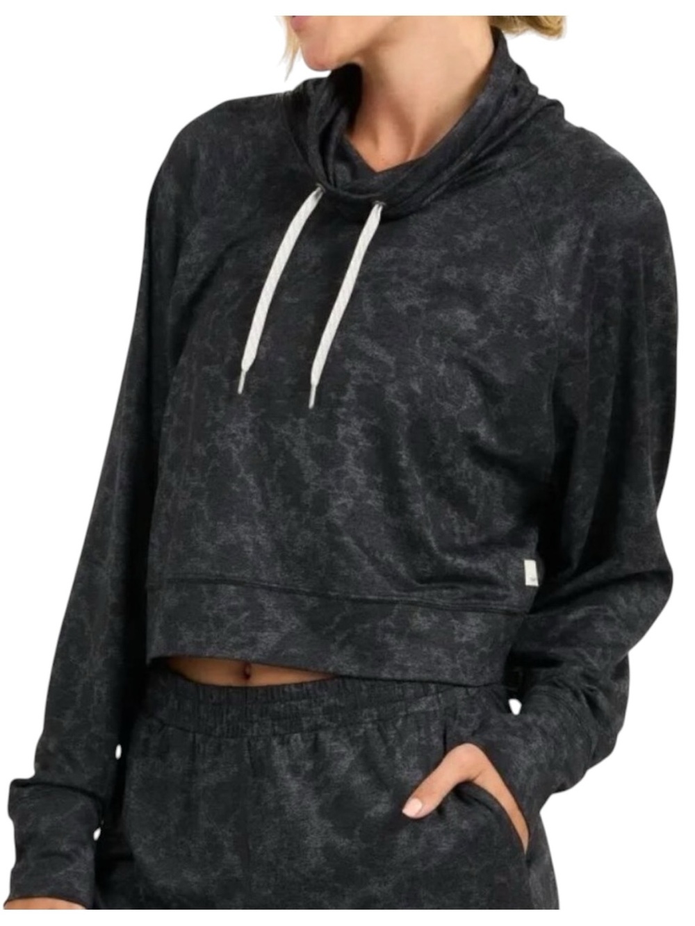 Vuori Halo Crop Essential Funnel Neck Hoodie